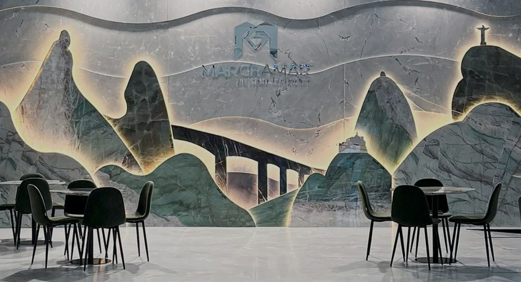Showroom da Margramar com painel de pedra iluminado retratando paisagens do Rio de Janeiro