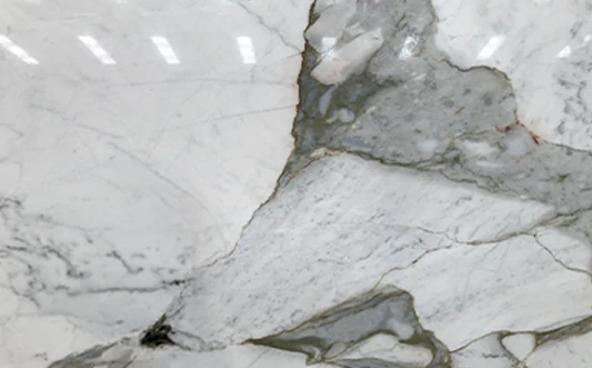 Chapa de mármore branco com veios cinza
