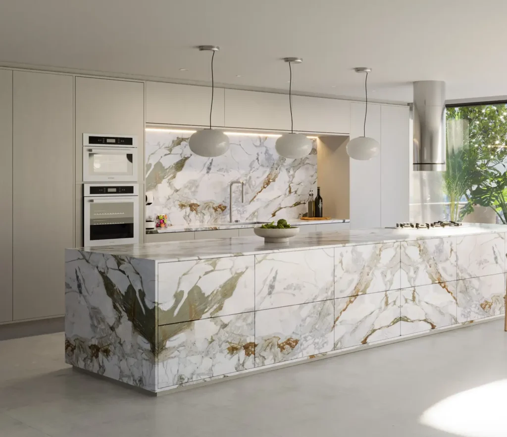 Cozinha com ilha e painel em mármore dolomítico Calacatta Matarazzo X